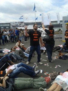 2015-6-20_le_bourget_protest