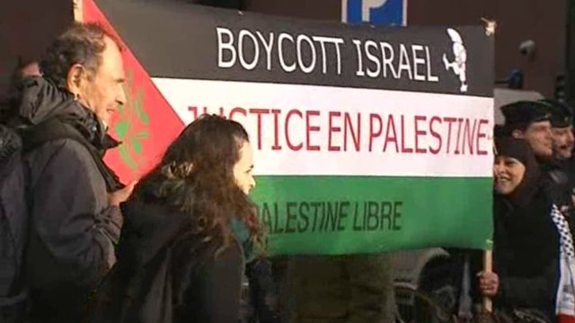 Les manifestants réclament le boycott militaire d'Israel